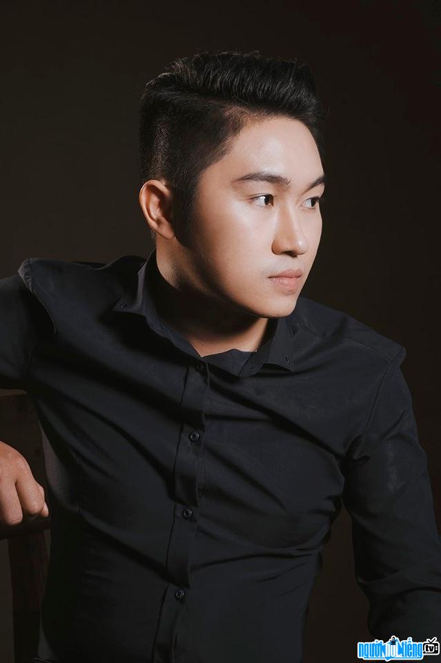  handsome and elegant Nguyen Tat Kiem