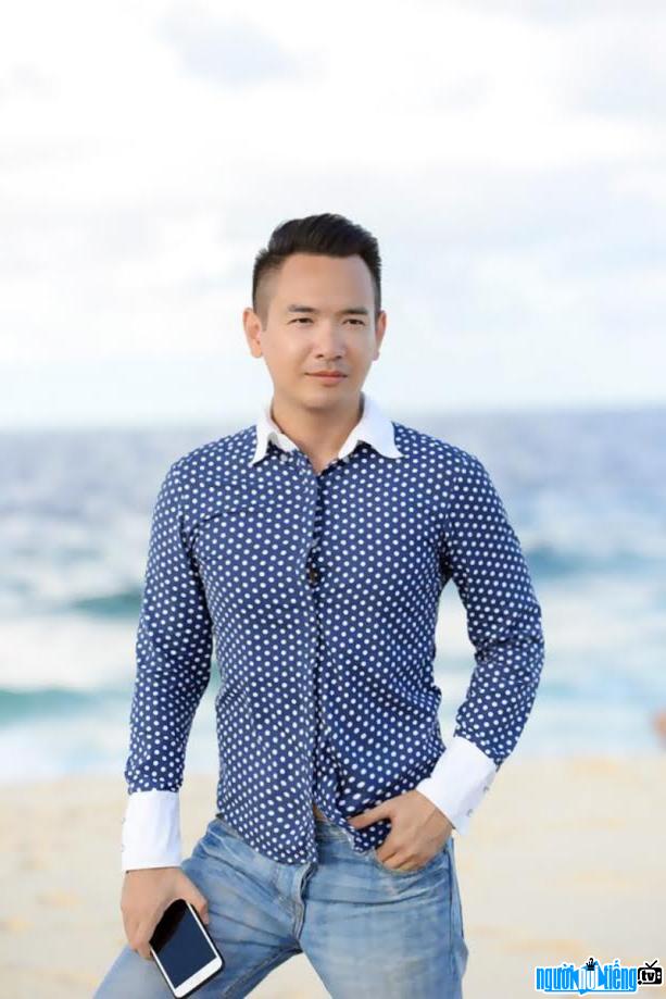  New photo of singer Viet Quang