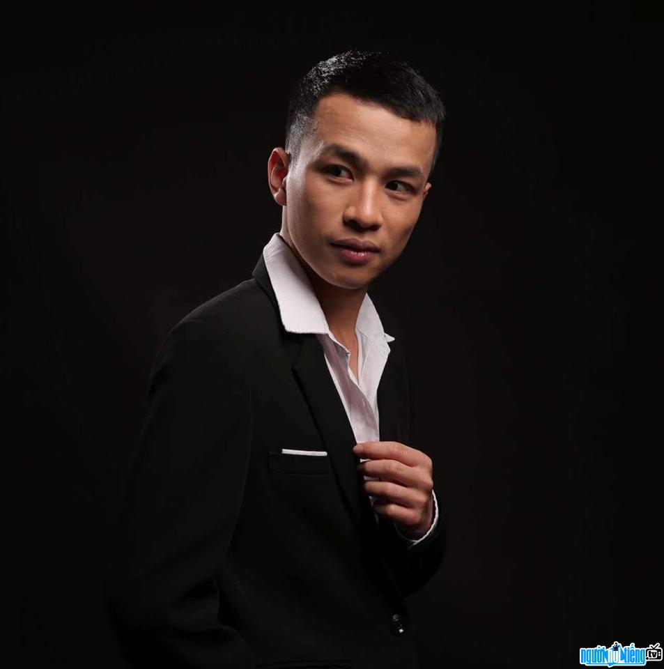  Tinh Van handsome and elegant