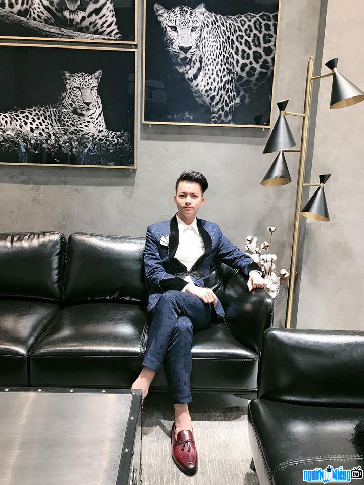  handsome and elegant Nguyen Xuan Hoang