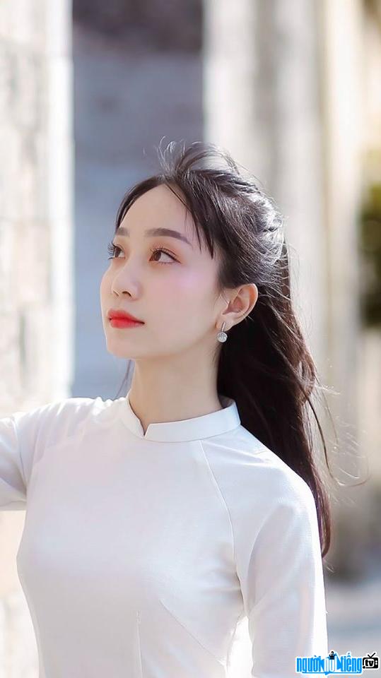  Quynh Cu is beautiful and gentle in ao dai