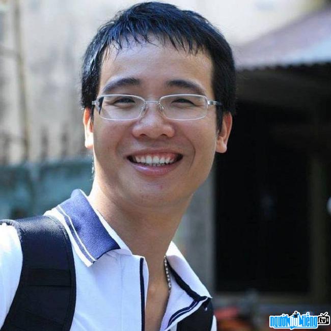  Journalist Hoang Nguyen Vu is famous on social networks