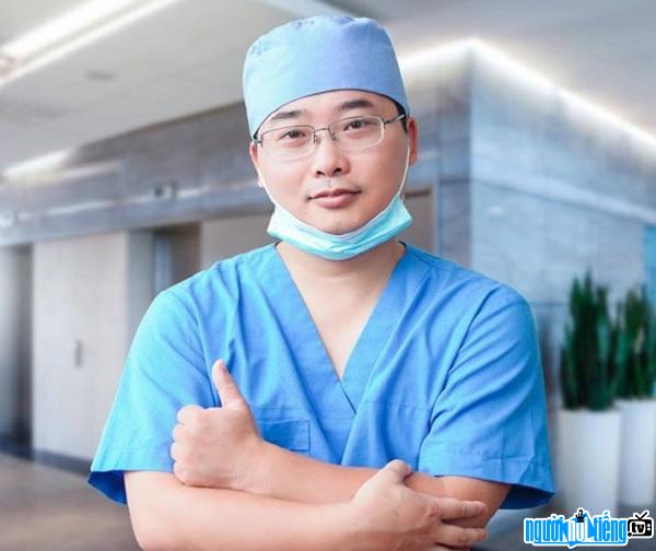 Bác sĩ Hoàng Hà là bác sĩ phẫu thuật bệnh viện Xanh Pôn