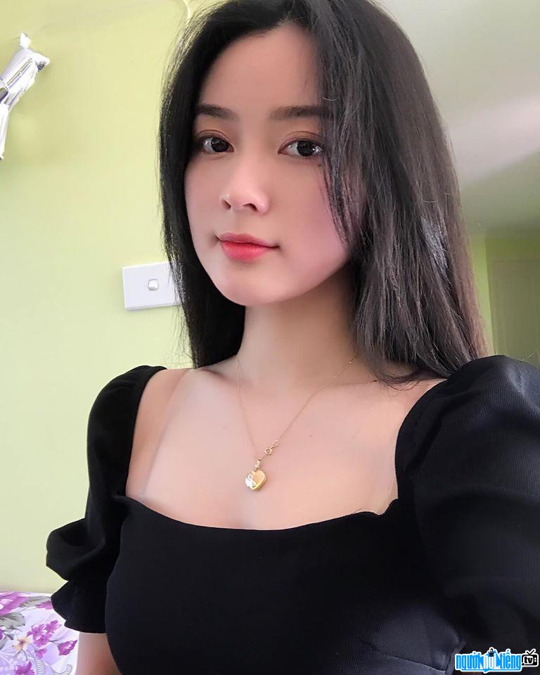  Ai Thien with extremely beautiful face