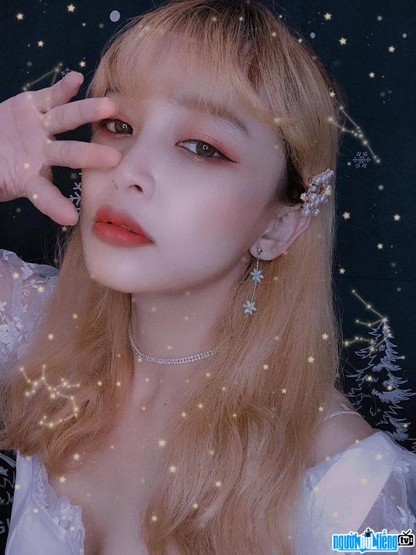 Streamer Ngan Vera is as beautiful as a princess in a fairy tale