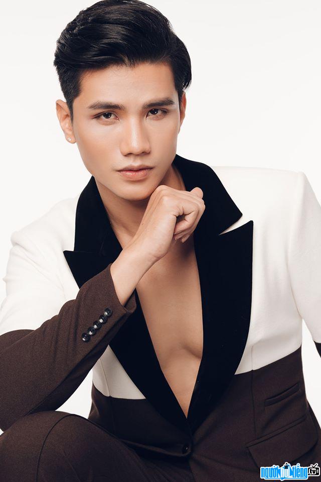  elegant and handsome Nguyen Van Tuan