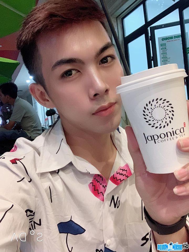  Nguyen Trung Truc is handsome and simple