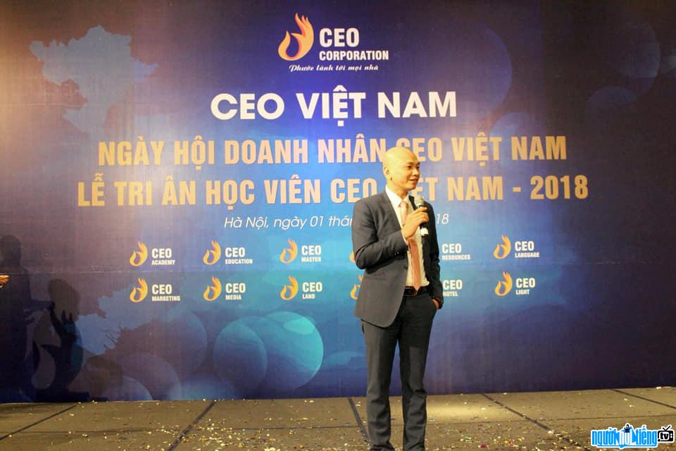 Hình ảnh Ngô Minh Tuấn trong ngày hội kinh doanh