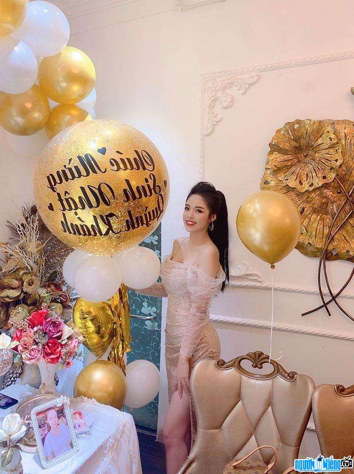  Quynh Khanh is beautiful and charming on her birthday