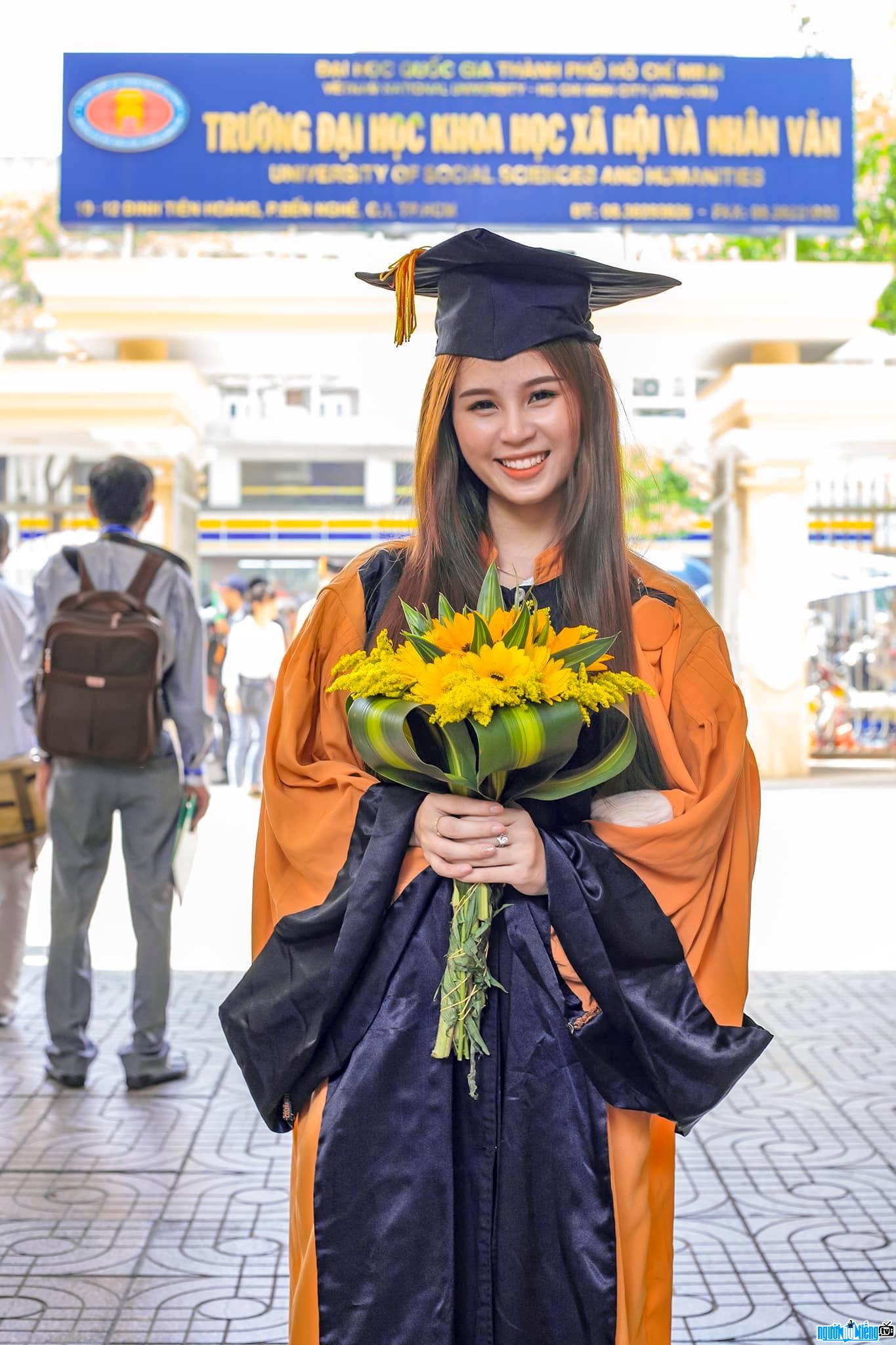  beautiful Thuong Le on graduation day