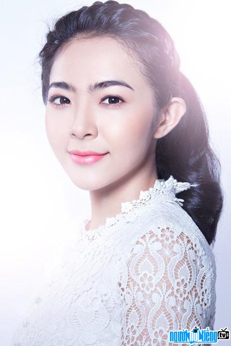 Close-up of the beautiful beauty of actress Phuong Khanh