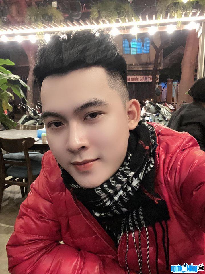  Nhat Hung's handsome face