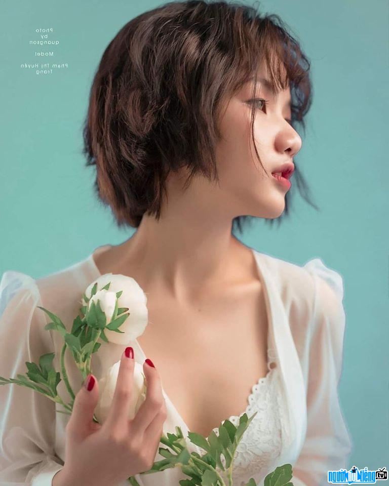  Beautiful and sexy image of Huyen Trang