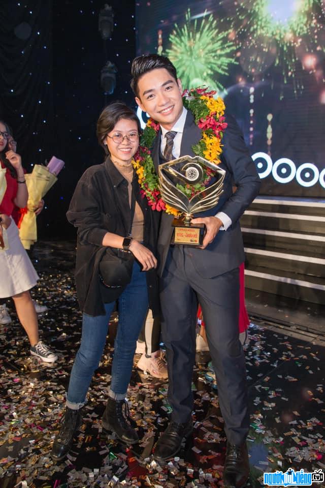 Picture of MC Nhat Truong being happy when winning the Golden Swallow Champion 2019