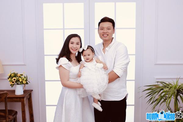  Happy family of businessman To Hai Ha