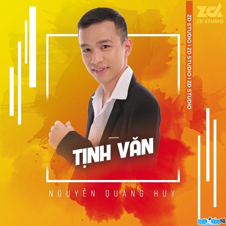 Tịnh Văn với nụ cười tươi