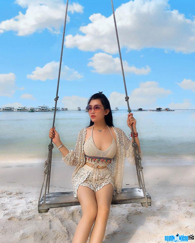 Hình ảnh Ngọc Diệu xinh đẹp nóng bỏng trên bãi biển