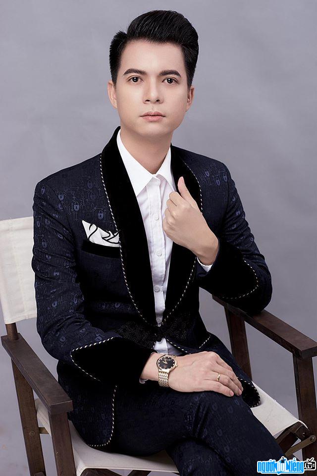  handsome and stylish CEO image of Nguyen Xuan Hoang
