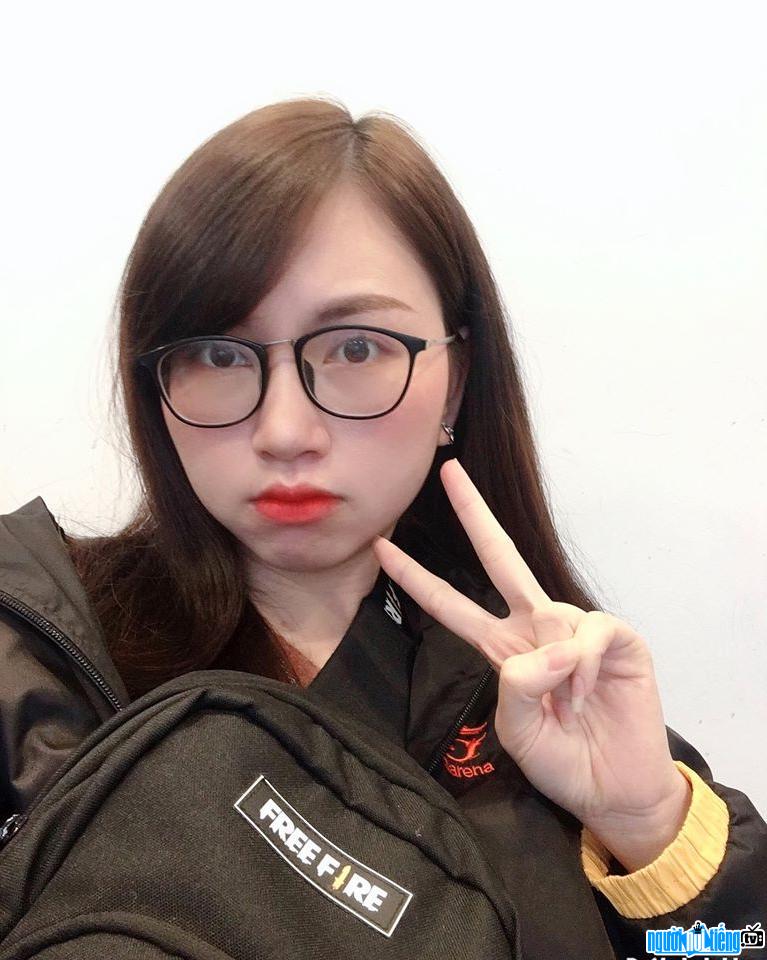 Streamer ChiPi Gaming is the pink shadow of Free Fire Vietnam game