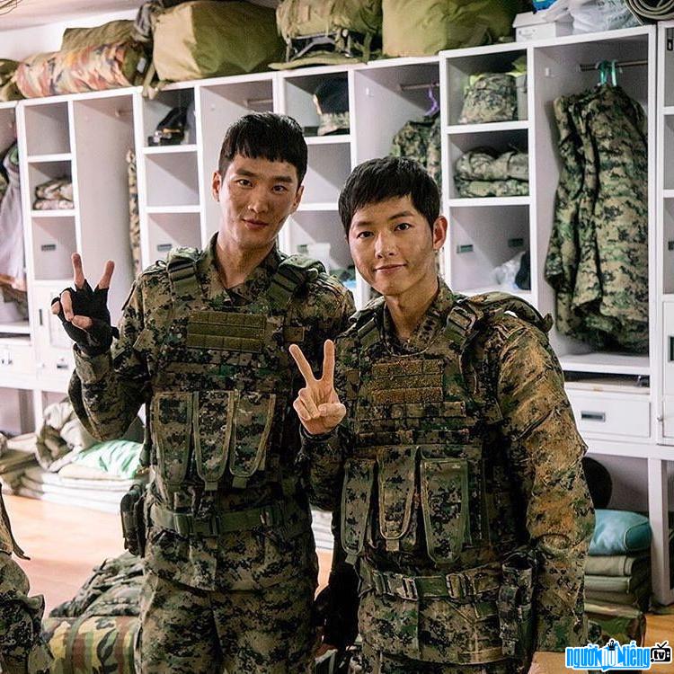 Actor Ahn Bo-hyun's photo when filming Descendants of the Sun