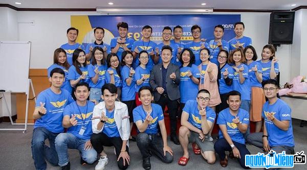 Chuyên gia Marketing Nguyễn Mạnh Linh và các học viên