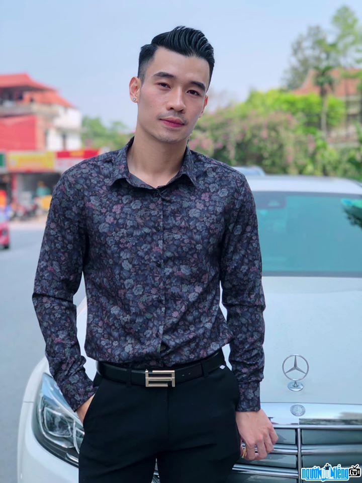  Nhat Linh is handsome and elegant