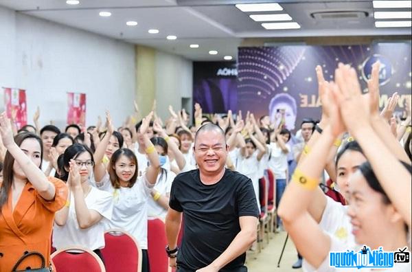  Marketing expert Nguyen Vinh Cuong has trained many students