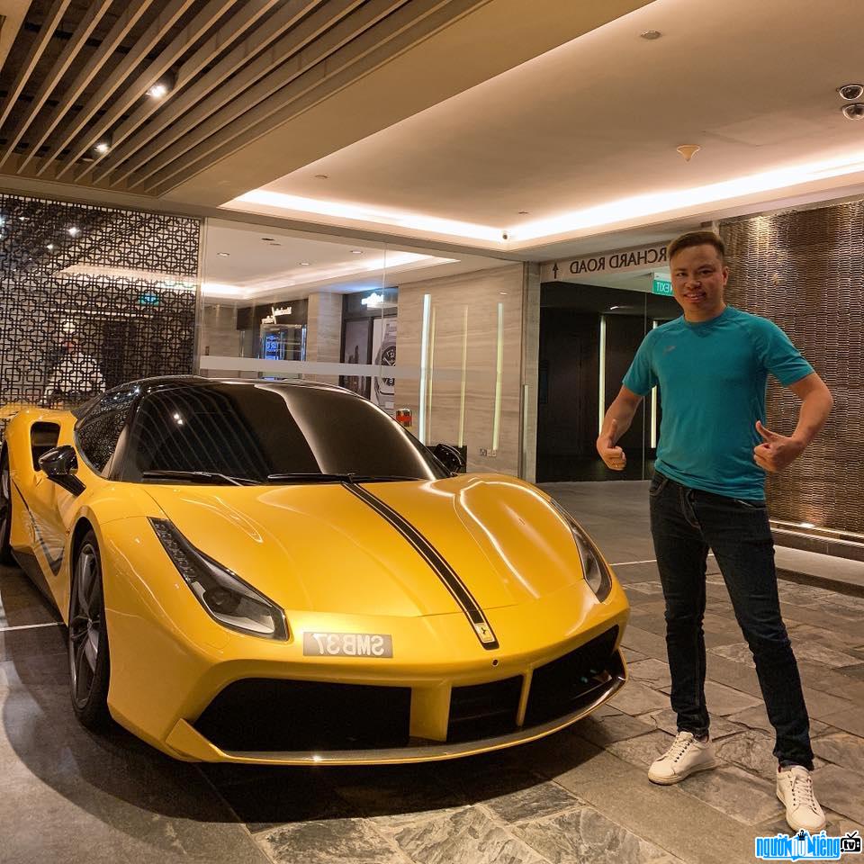  image of Dung Vyvy on the side of a supercar