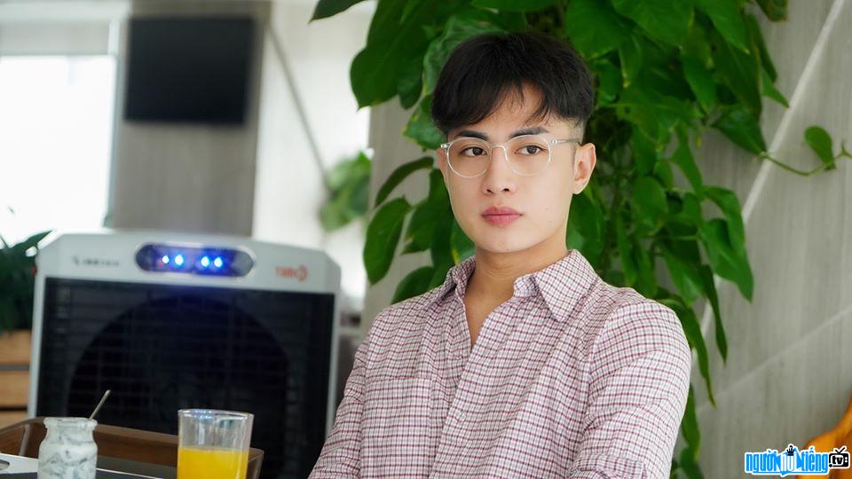  Picture of Le Minh Hung is handsome and romantic