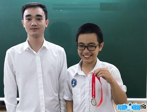  Teacher Nguyen Thanh Long has many students with high achievements