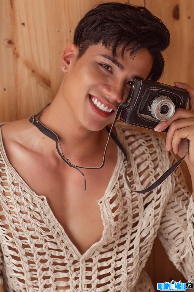  handsome Nguyen Van Tuan with a sunny smile