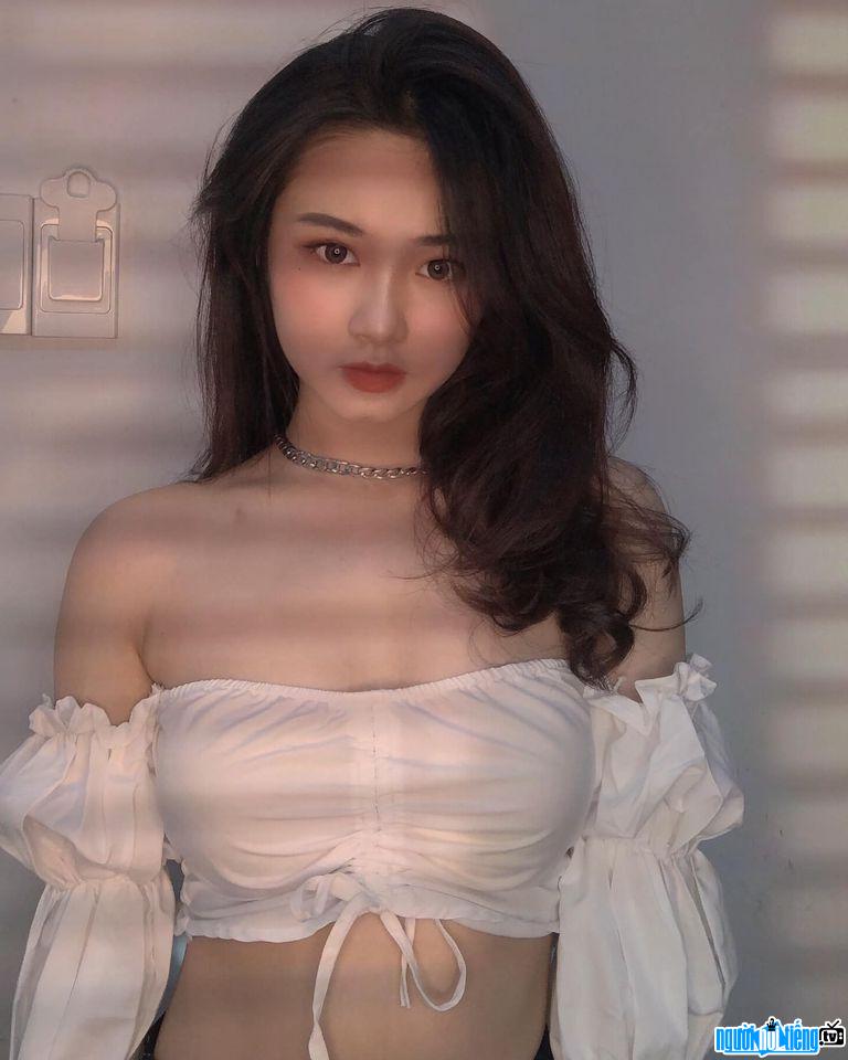  The image of Kieu Trinh is beautiful and seductive