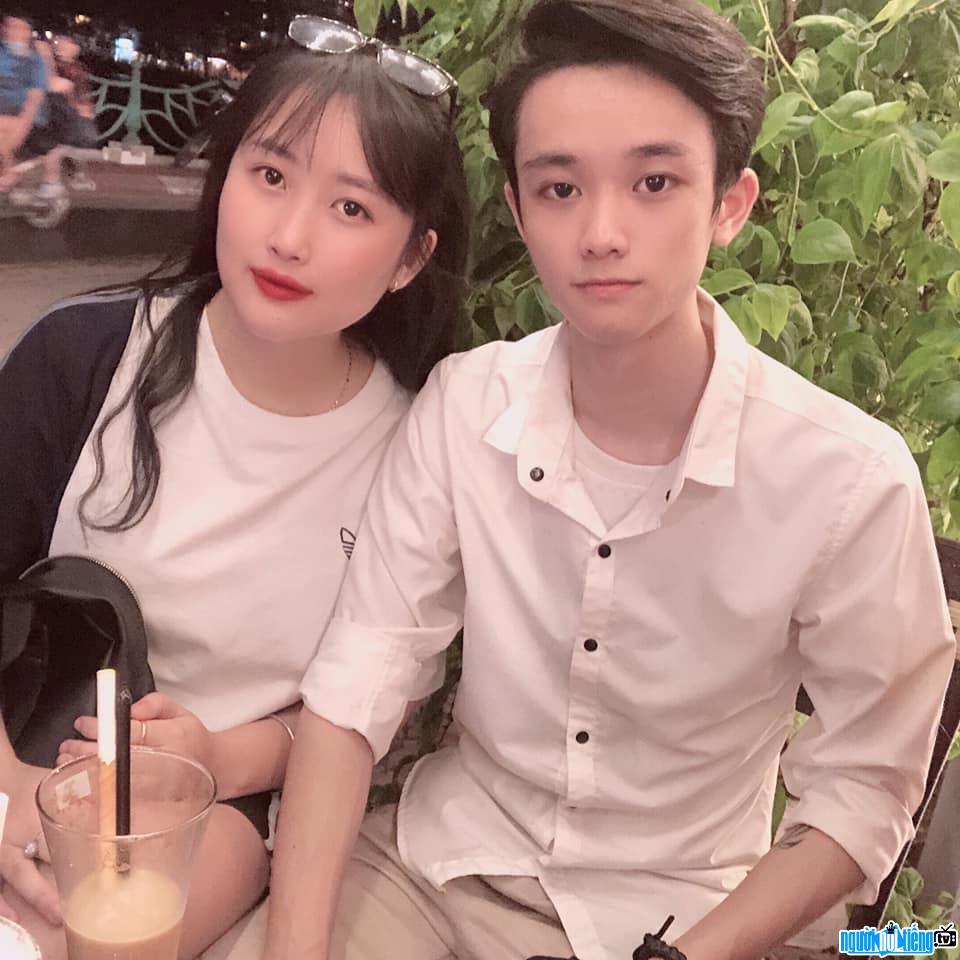  a picture of Hao Ca Zsm with his girlfriend