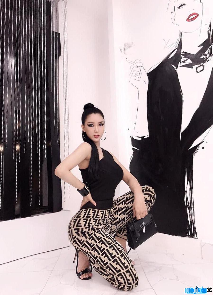 Hình ảnh Cô Trang siêu vòng 3 xinh đẹp quyến rũ