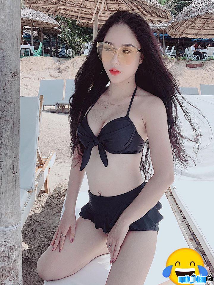  Tam Binh shows off her hot figure with bikini