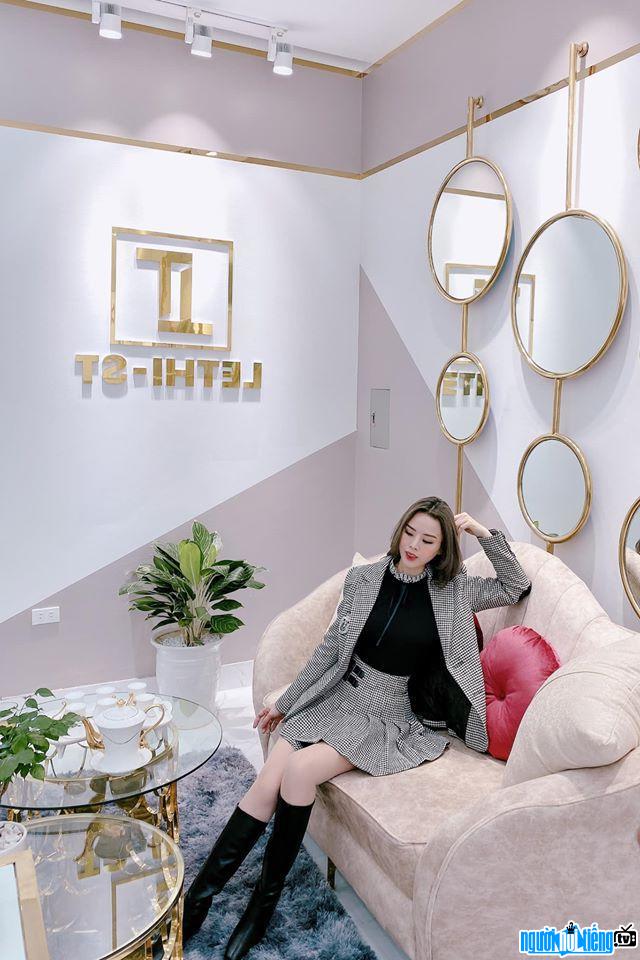  Le Thi Anh is beautiful and luxurious