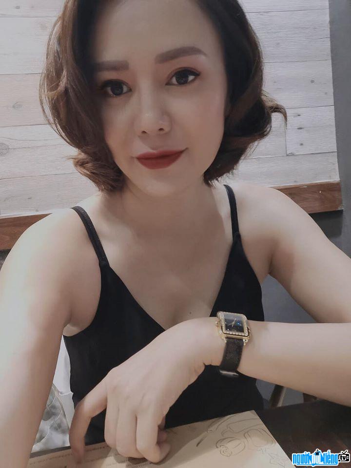  Picture of actress Ngoc Crystal Eyes - the female giant in "The girls" Girls in the city"