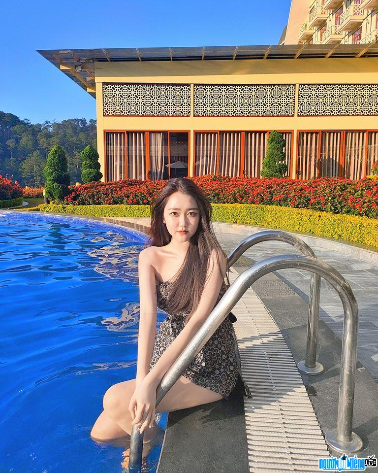  hot and beautiful Thoai Nghi by the pool