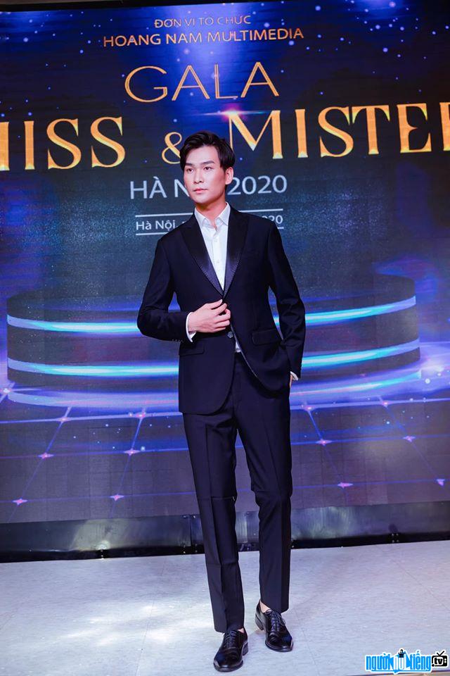 Anh Tuấn điển trai lịch lãm đạt ngôi vị Á vương 2 Miss & Mister Hà Nội 2020