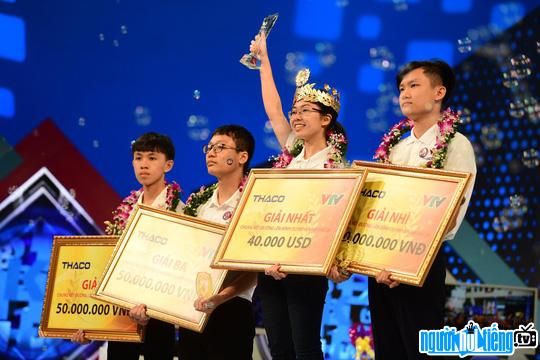  Thu Hang won the overall Champion