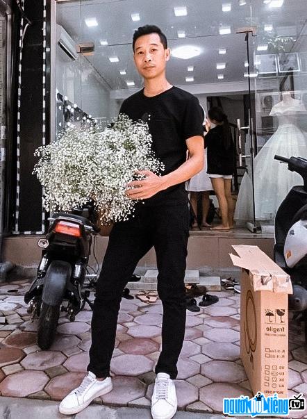  handsome Kevin Pham with a bouquet of flowers in his hand
