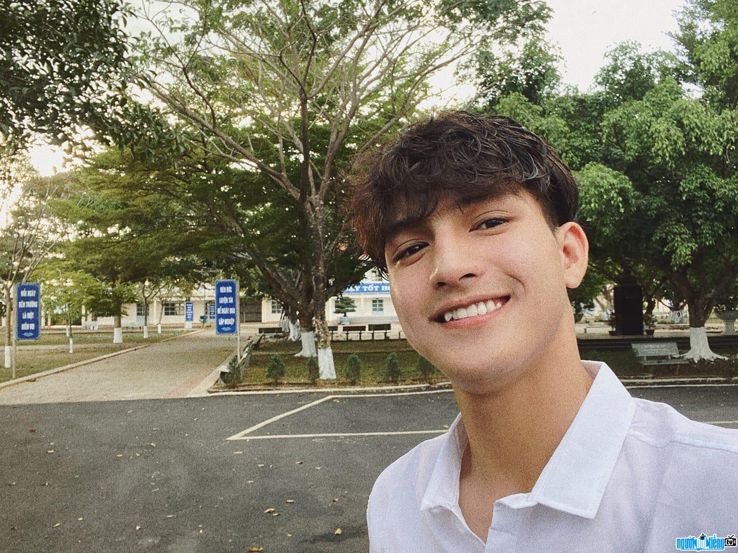  handsome Quoc Trung with a sunny smile