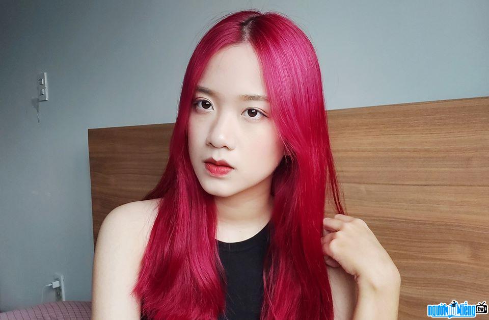  Beautiful image of Chau Anh stands out with red hair