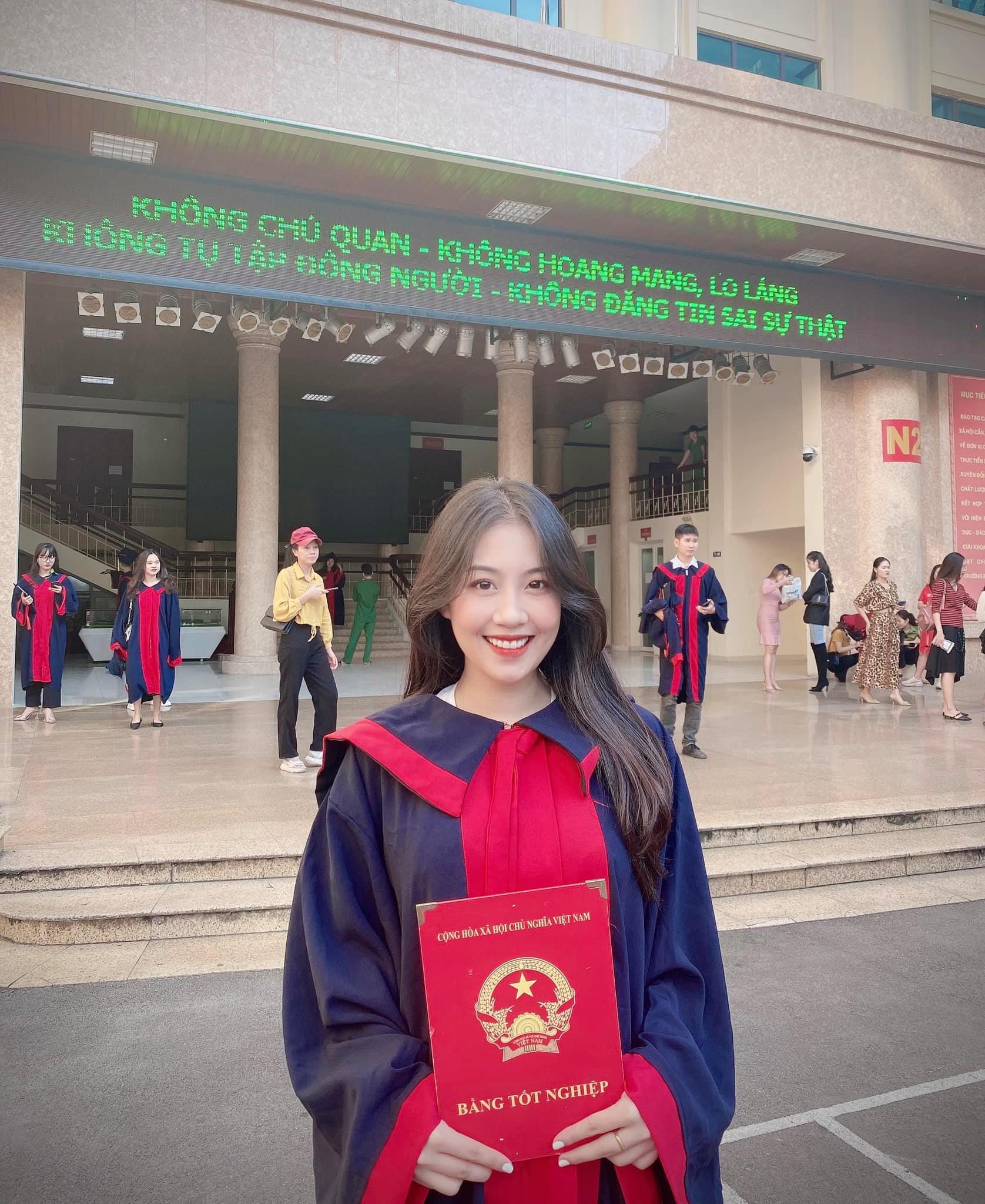  radiant image of Thanh Huyen on graduation day