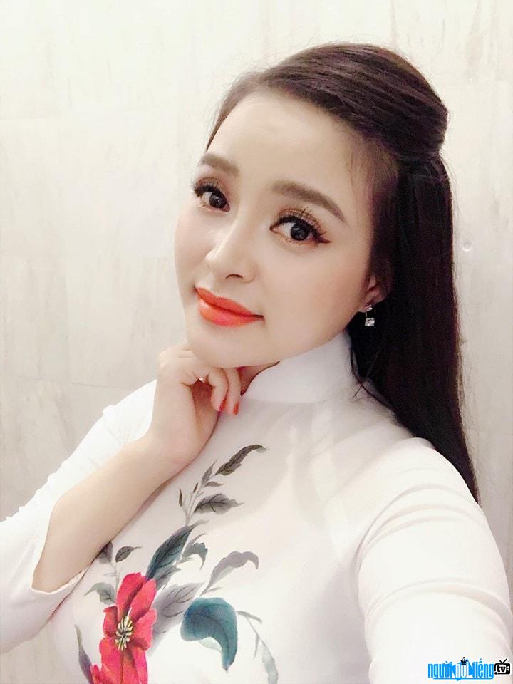  Latest pictures about singer Dinh Trang