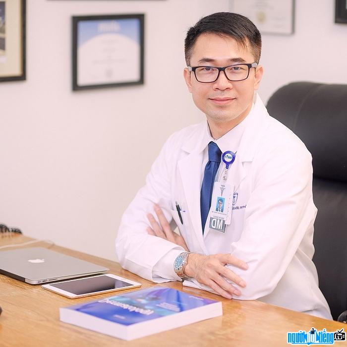 Bác Sĩ Huỳnh Wynn Trần