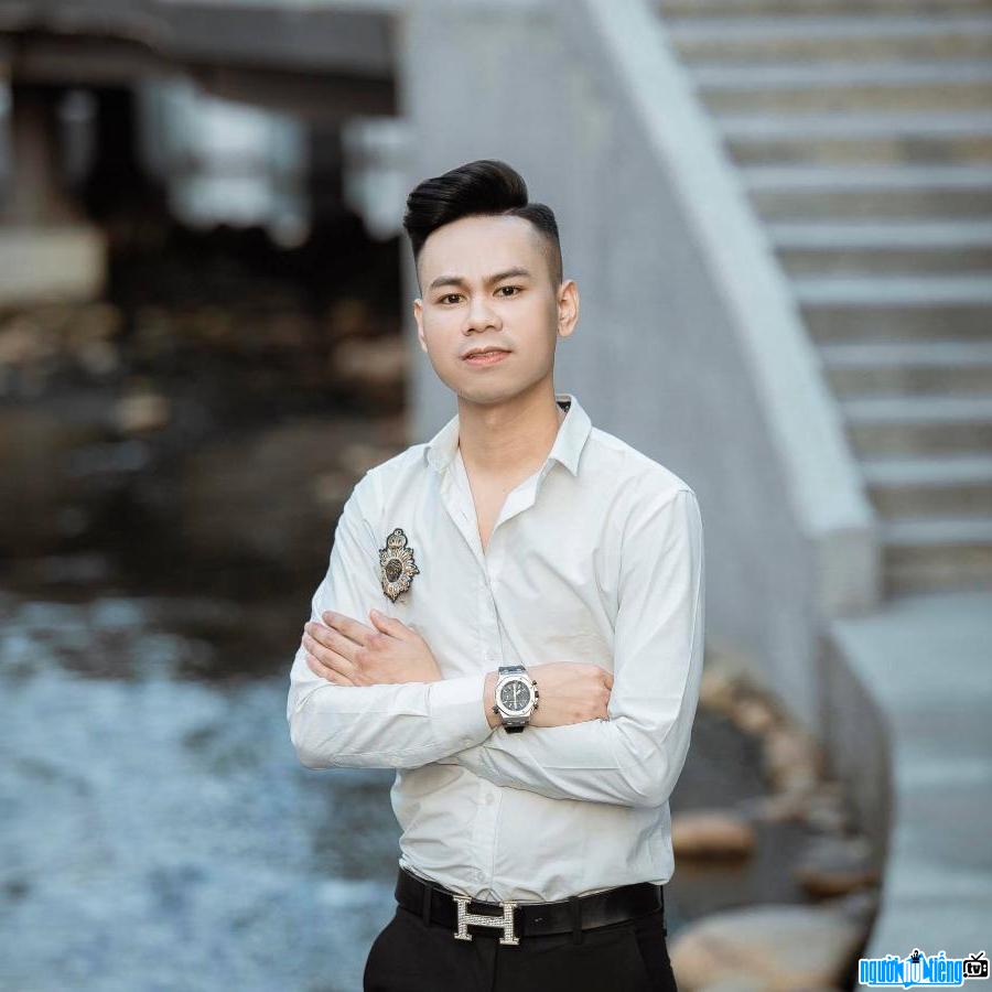 Ca sĩ Nguyễn Thành Đạt
