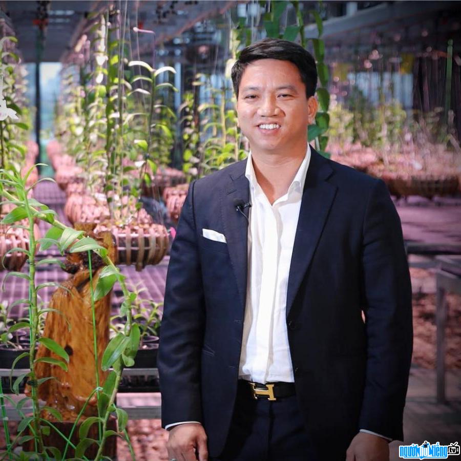 Image of businessman Chinh Truong with a sunny smile