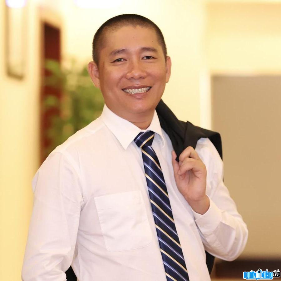 Hình ảnh diễn giả Nguyễn Phùng Phong