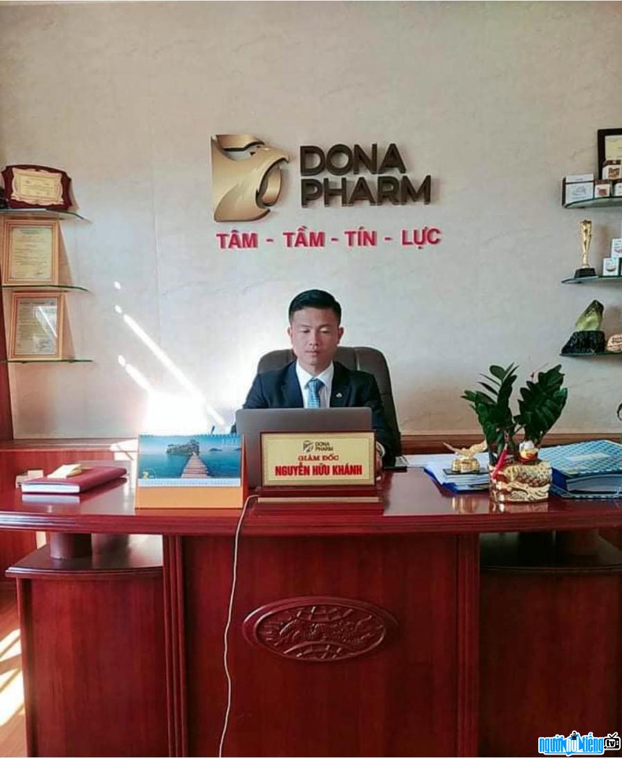 Hình ảnh doanh nhân Nguyễn Hữu Khánh tại nơi làm việc